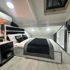 Apart Otel Taksim Larissa